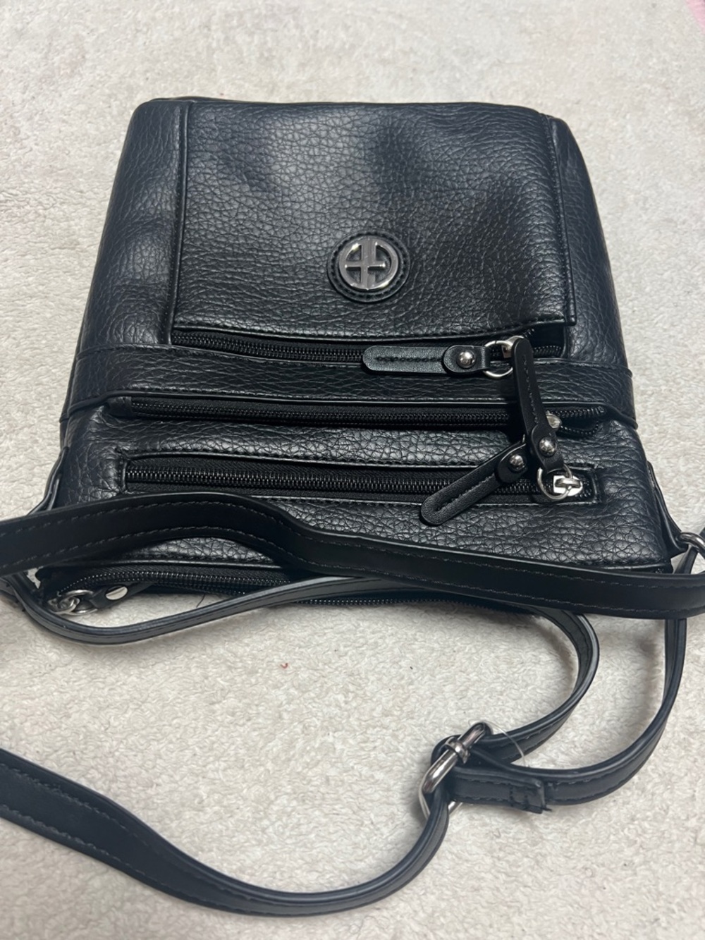Giani Bernini Pebbled Crossbody - Picture 5 of 7